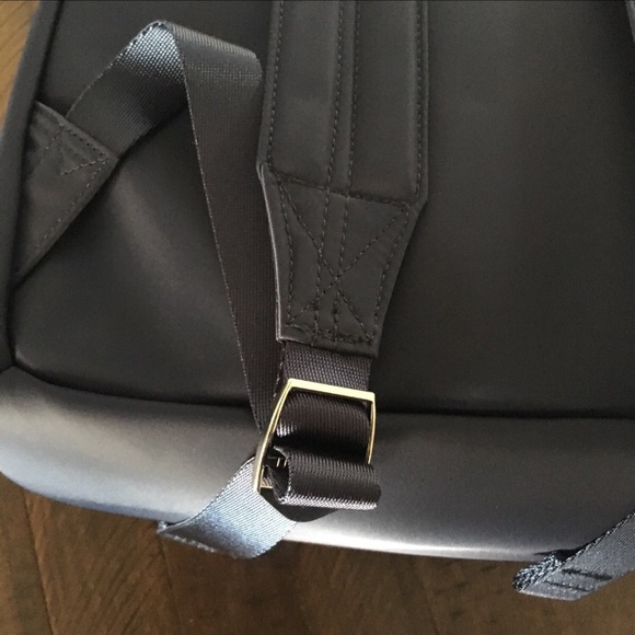 Tommy Hilfiger - Picture 5 of 5